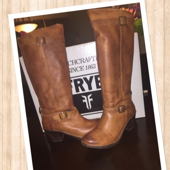 Frye Carmen 14L Inside Zip - Picture 2 of 10